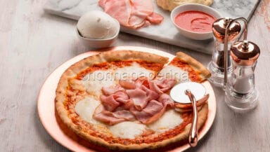 Pizza con mozzarella di bufala