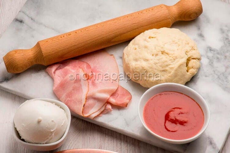 Pizza con mozzarella di bufala