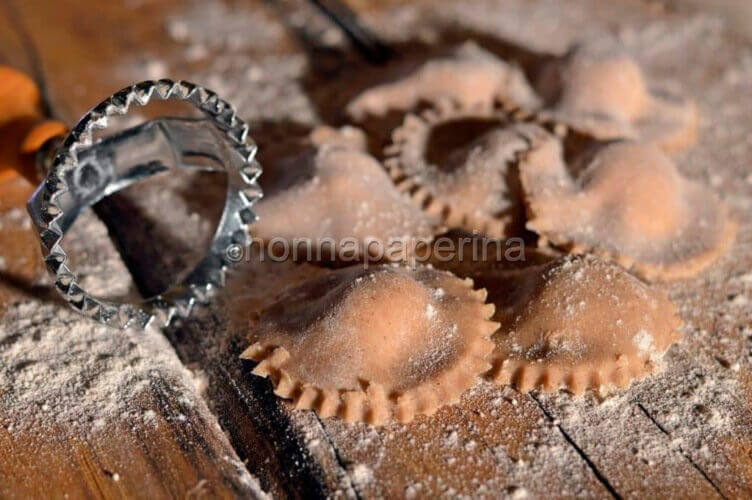 Tortelli di castagne ripieni di salmone