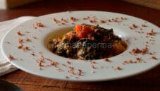 Il piatto goloso: minestra di pane con polvere di cipolla Il piatto goloso: minestra di pane con polvere di cipolla