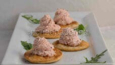 Mousse di mortadella con cialde di riso, una ricetta unica