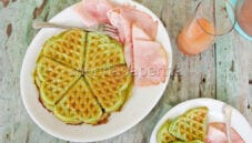 Waffel salati di piselli al Parmigiano Reggiano, una ricetta unica