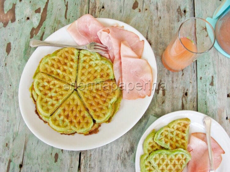 Waffel salati di piselli