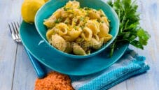 Conchiglie con crema di lenticchie e zeste di limone