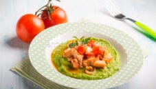 Spezzatino di pesce con crema di piselli