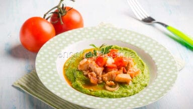 Spezzatino di pesce con crema di piselli