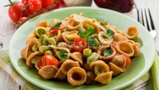 Orecchiette con fave, un piatto tipico della tradizione pugliese