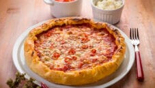 Pizza di pasta sfoglia: gustosa e semplice Pizza di pasta sfoglia: gustosa e semplice