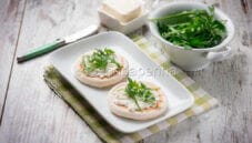 Tigelle vegetariane con stracchino e rucola Tigelle vegetariane con stracchino e rucola