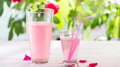 Bevanda all acqua di rose