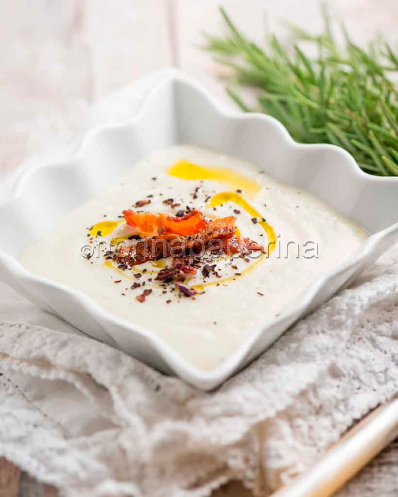 Crema di patate con polvere Crema di patate con polvere