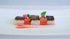 Scaloppa di ricciola ai fiocchi di peperoncino giallo