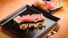 Pane carasau con Schisc e paté di cipolla, un antipasto unico Pane carasau con Schisc e paté di cipolla, un antipasto unico