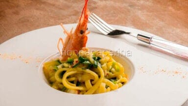 strangozzi al limone, gamberi e zucchine