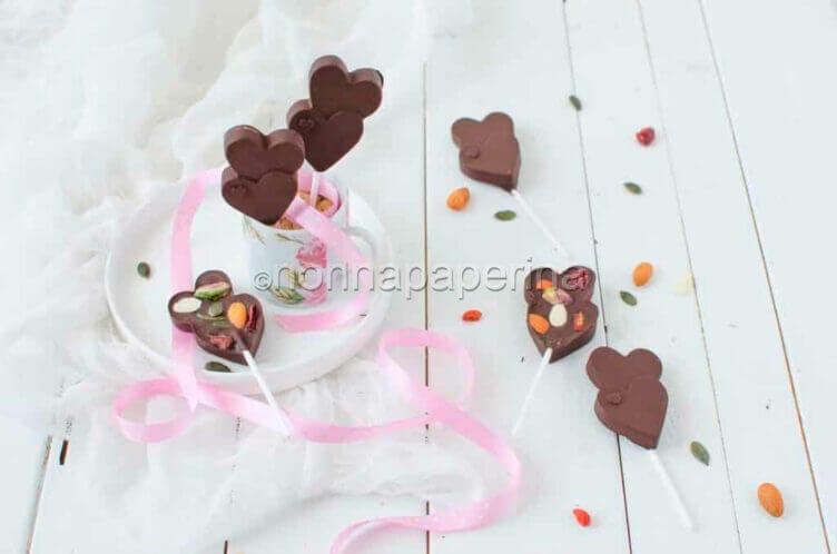 lecca lecca di cioccolato con frutta secca