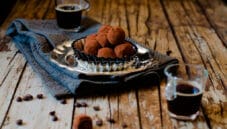 Tartufi al caffè: dolcetti deliziosi per gli ospiti