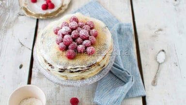 torta di crepes al cocco e lamponi