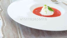 Gazpacho con spuma di mozzarella, un piatto ricco