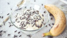 Pan di Spagna con crema di cocco e cioccolato, una delizia Pan di Spagna con crema di cocco e cioccolato, una delizia