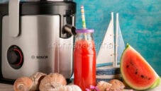 Centrifugato di anguria e acqua di rose, un drink rinfrescante Centrifugato di anguria e acqua di rose, un drink rinfrescante