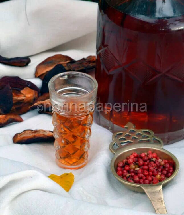 – LIQUORE DI CILIEGIE e pepe rosa