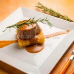 Aletta di manzo su crocchetta di riso e zafferano