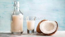 Crema di cocco, una dolce bevanda golosa Crema di cocco, una dolce bevanda golosa