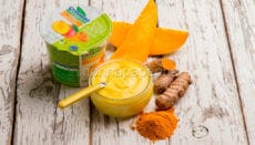 yogurt con mango e curcuma