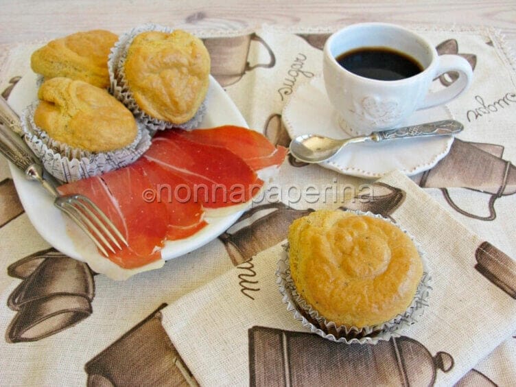 Muffin al Parmigiano Reggiano con prosciutto