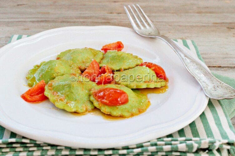 Ravioli di piselli e carne