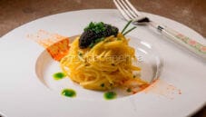 Spaghetti con burro salato e caviale, un primo per i celiaci Spaghetti con burro salato e caviale, un primo per i celiaci