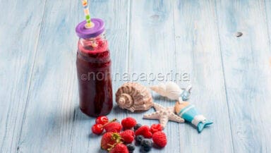 Centrifuga di frutti rossi e barbabietola