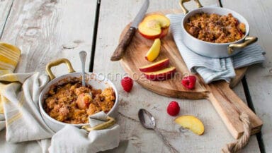crumble di pesche e lamponi