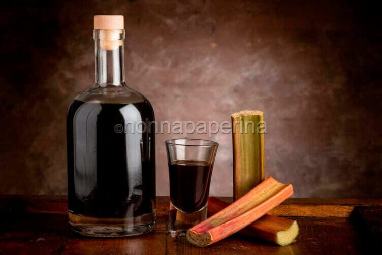 liquore di rabarbaro