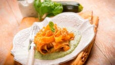 Pesto e pomodoro: l’abbinamento ideale per le tagliatelle Pesto e pomodoro: l’abbinamento ideale per le tagliatelle