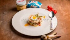 Un’insalata di riso estiva veloce e davvero deliziosa Un’insalata di riso estiva veloce e davvero deliziosa