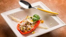 Peperoni ripieni con riso freddo alle verdure Peperoni ripieni con riso freddo alle verdure