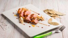 Petto di anatra affumicato con foglie di coca, una ricetta unica Petto di anatra affumicato con foglie di coca, una ricetta unica