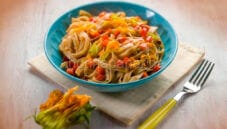Tagliatelle con fiori di zucca e alici: primo gustoso Tagliatelle con fiori di zucca e alici: primo gustoso