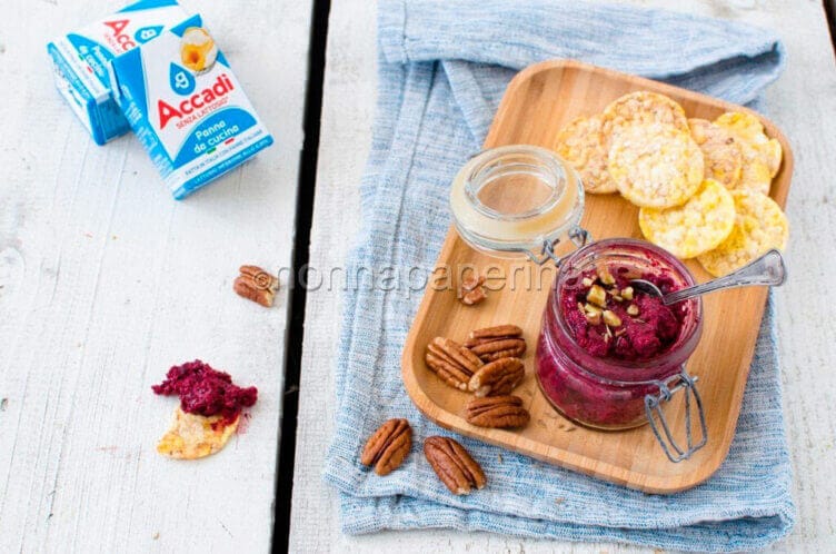 Dip di barbabietole e zucca, una salsa succulenta da gustare dip barbabietole, zucca e panna