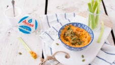 Dip di carote con pomodori e ricotta, una salsa leggera Dip di carote con pomodori e ricotta, una salsa leggera