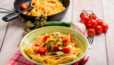 Reginette al sugo di pomodorini e zucchine