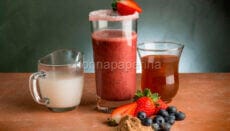 frullato di fragole e mirtilli