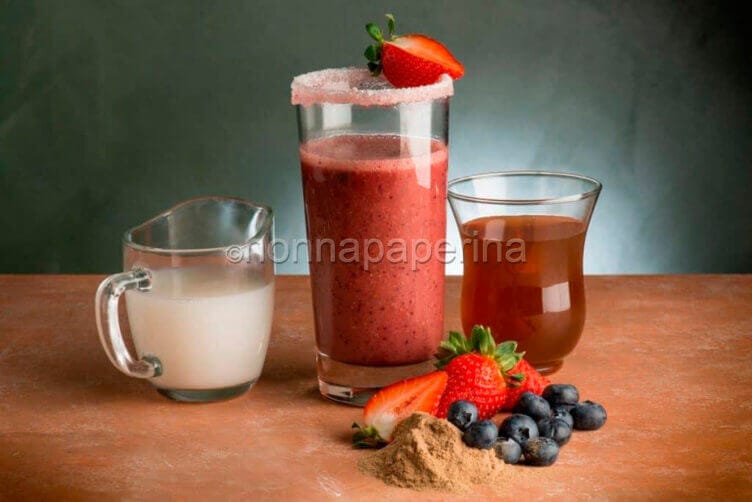 frullato di fragole e mirtilli