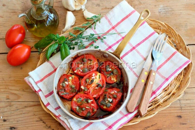 pomodori in padella alle erbe e capperi