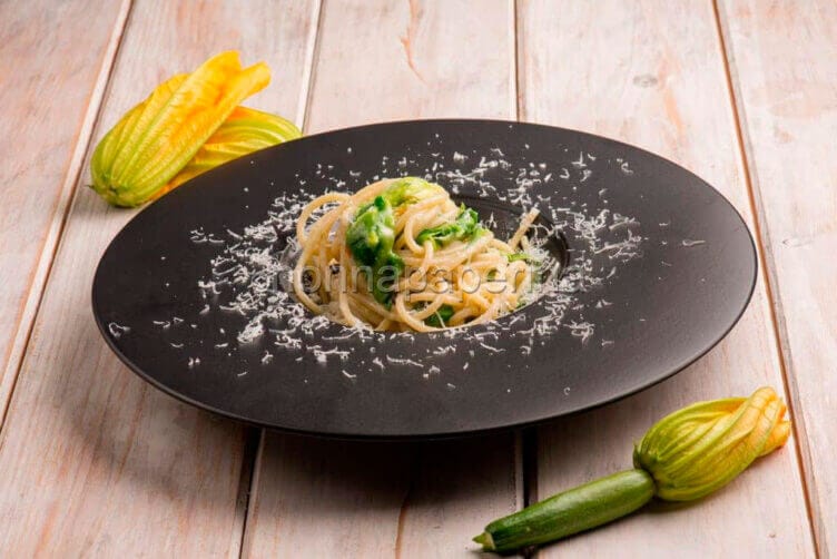 Spaghetti alla gricia vegetariana: il gusto del benessere… Spaghetti alla gricia vegetariana