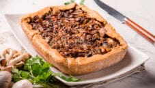 Torta con farina integrale ai funghi dal sapore unico