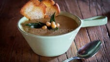 La vellutata di ceci alla salvia bontà semplicità a tavola