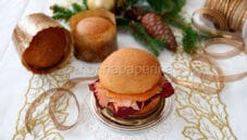 Piccoli panettoncini farciti, degli antipasti da segnaposto natalizio Piccoli panettoncini farciti, degli antipasti da segnaposto natalizio