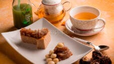 Colazione invernale con un estratto di cetriolo e mela verde Colazione invernale con un estratto di cetriolo e mela verde